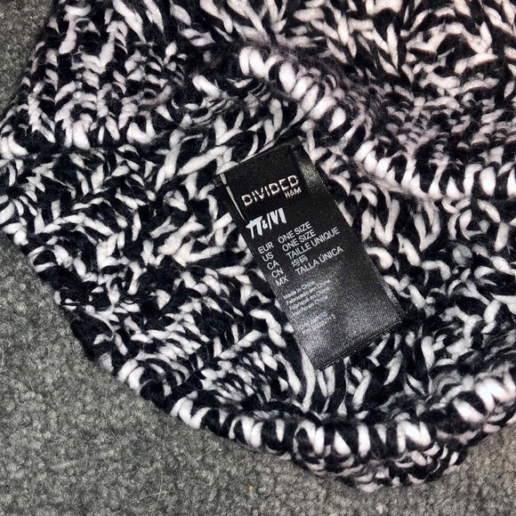 H&M knit beanie hat - Picture 3 of 3